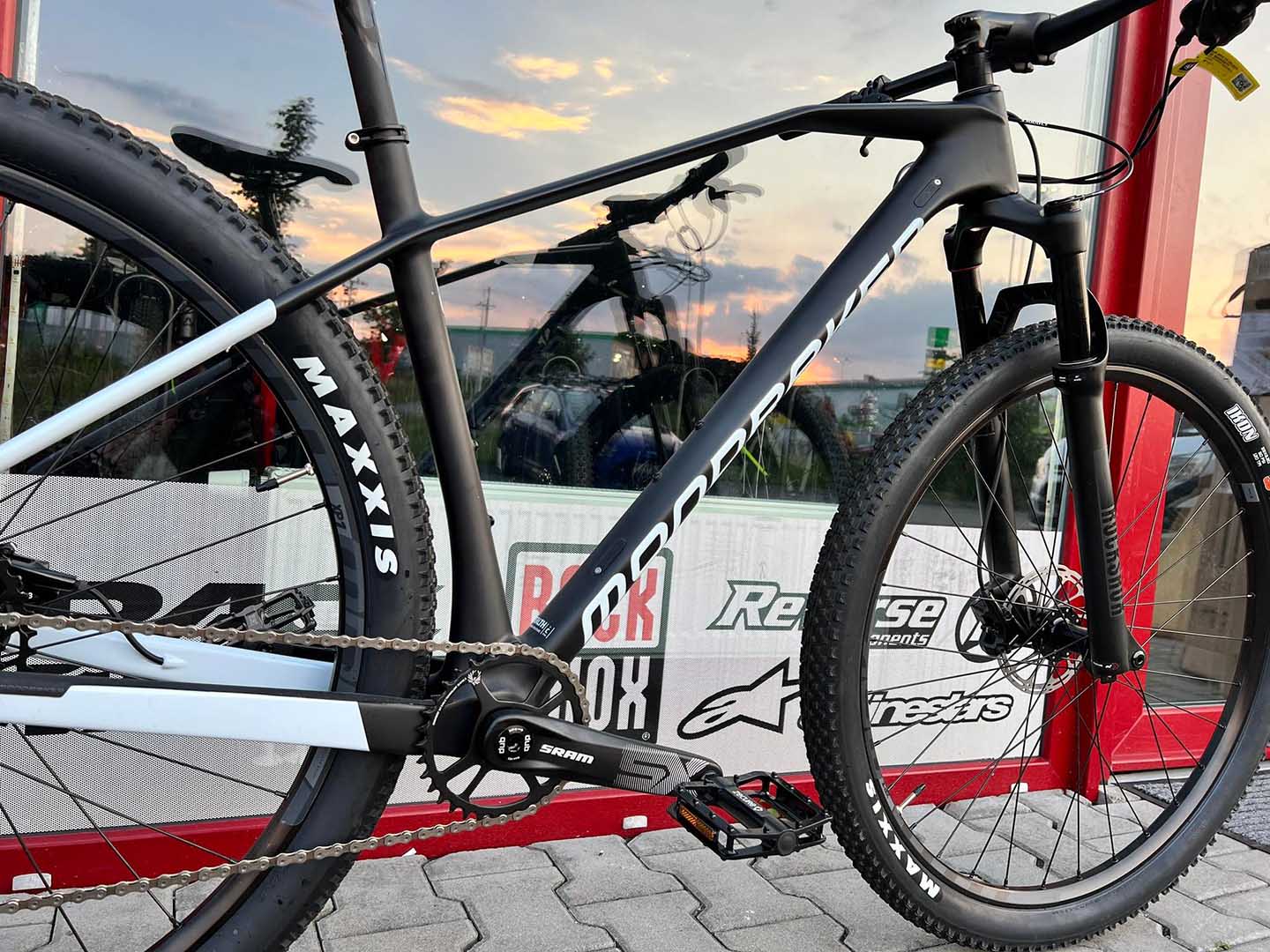 MONDRAKER CHRONO CARBON, CARBON/DIRTY WHITE