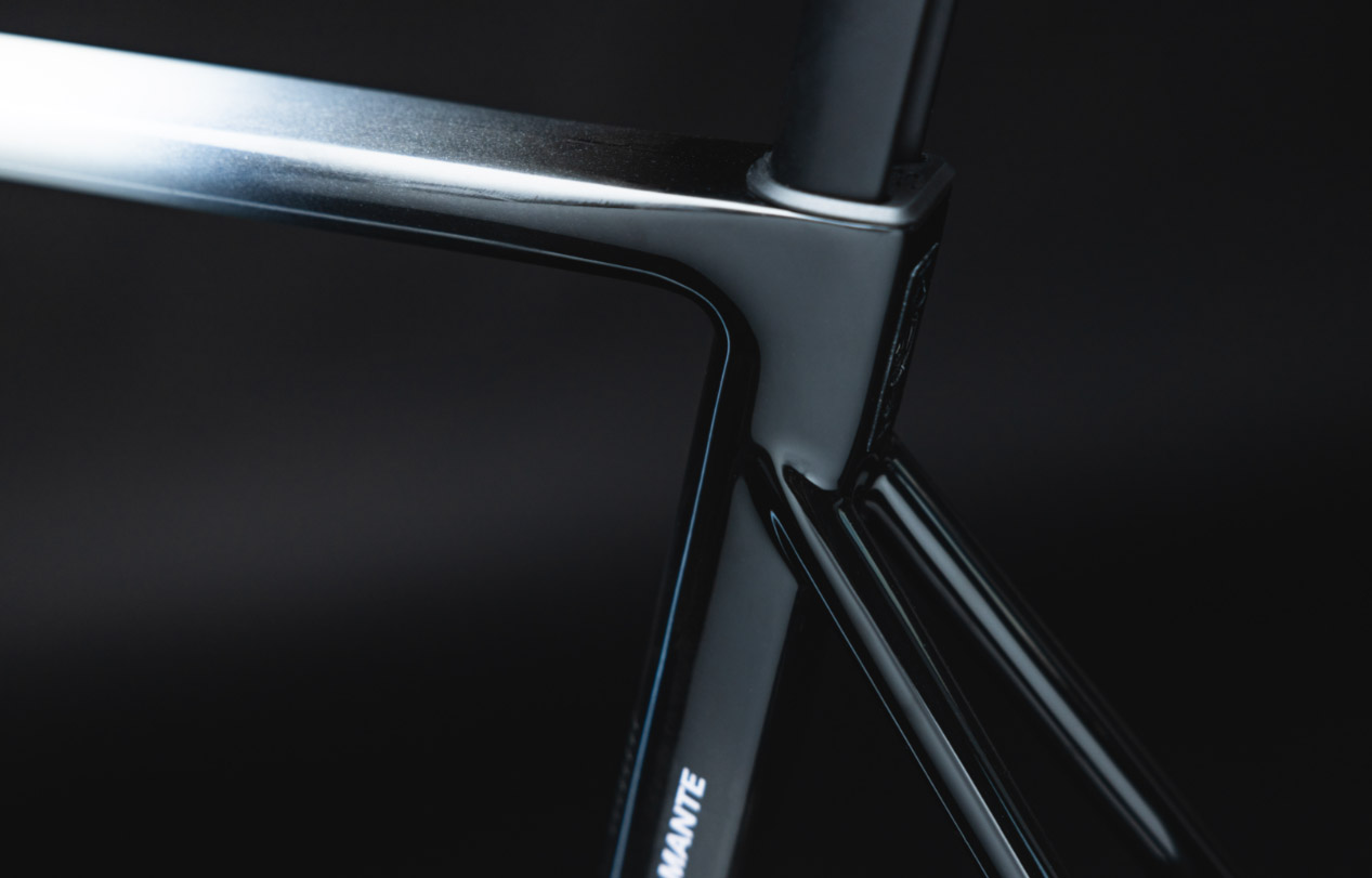 BASSO DIAMANTE DISC, FADE OPAL WHITE, SHIMANO ULTEGRA DI2, MICROTECH RE38