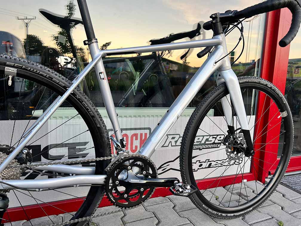 Superior X-ROAD Comp / Gloss Silver/White Metalic