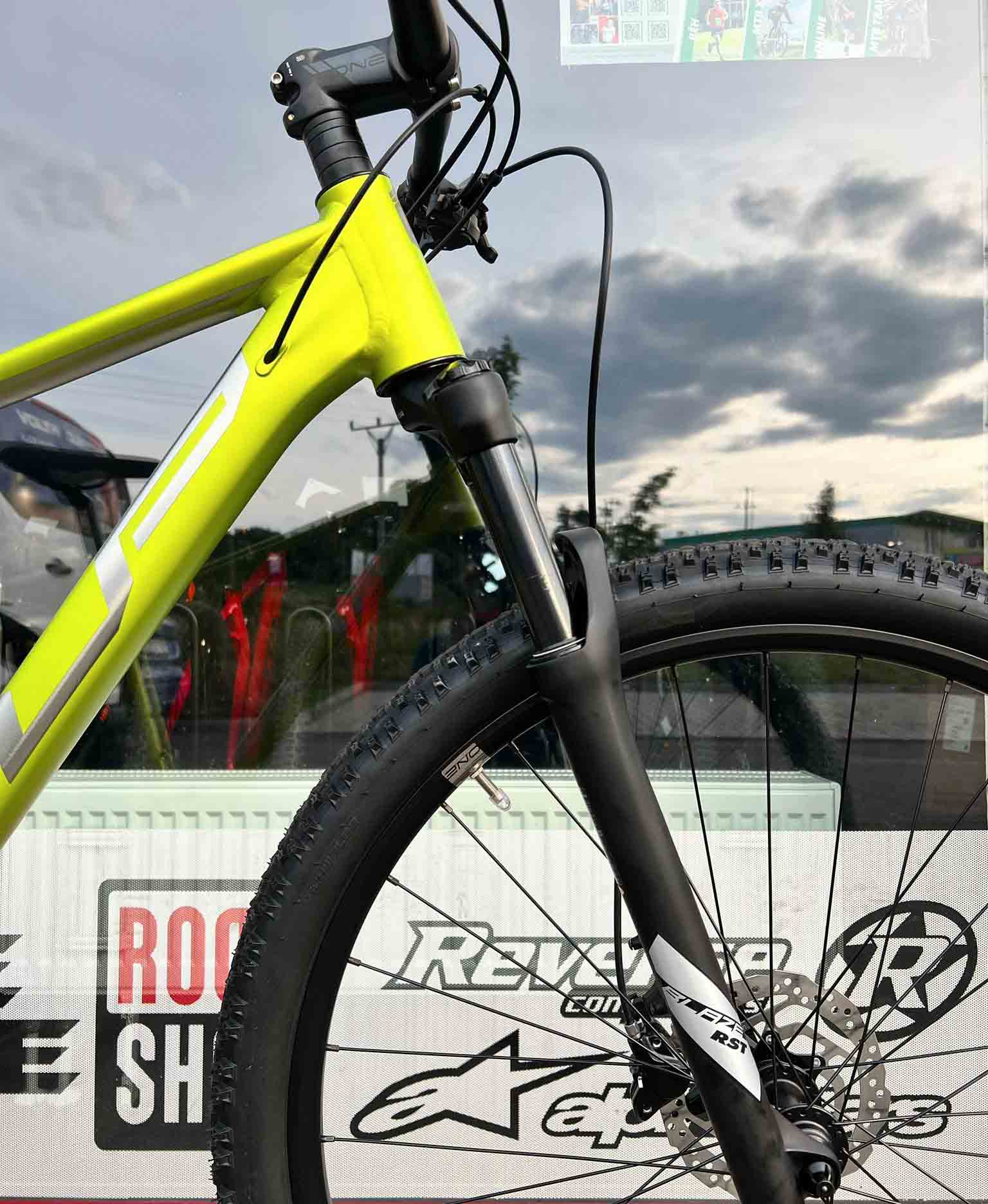 Superior XC 859 / Matte Lime Metallic/Chrome Silver