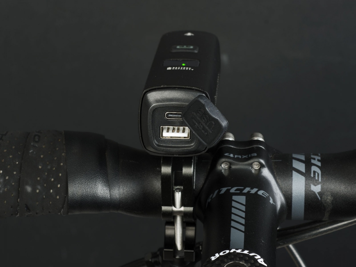 Světlo př. PROXIMA 1000 lm / HB 22-38 mm USB Alloy - černá