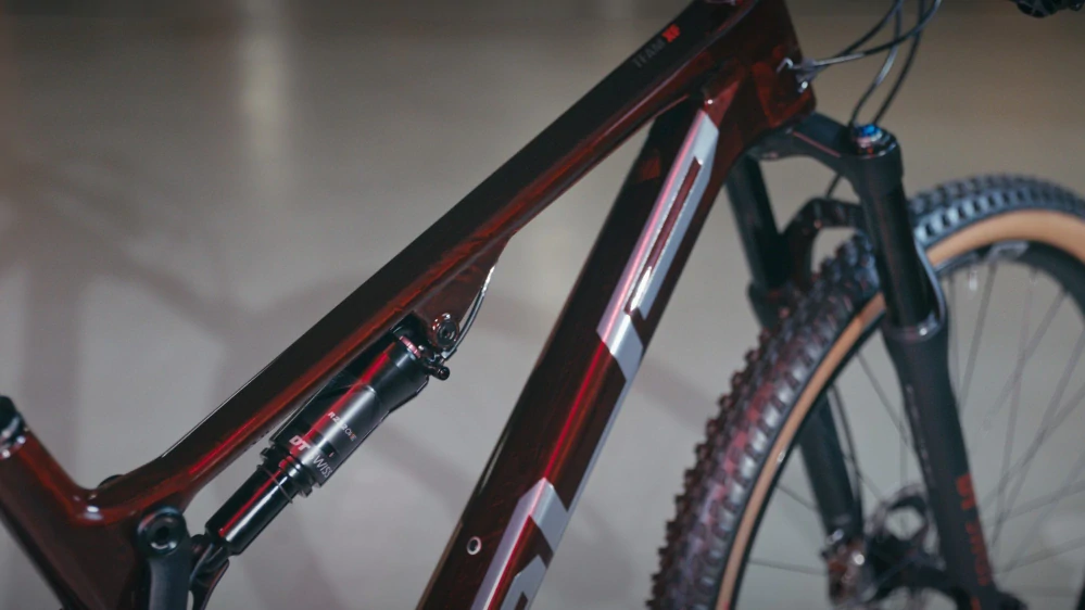 Superior TEAM XF 29 ISSUE R/GLOSS CARBON RED