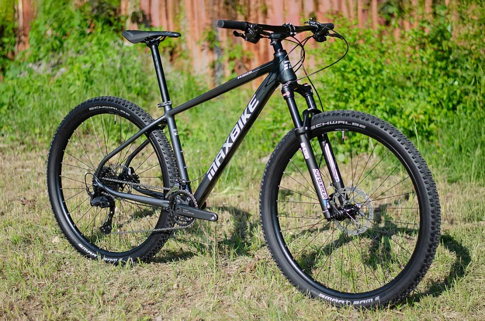 MAXBIKE INARI černé 