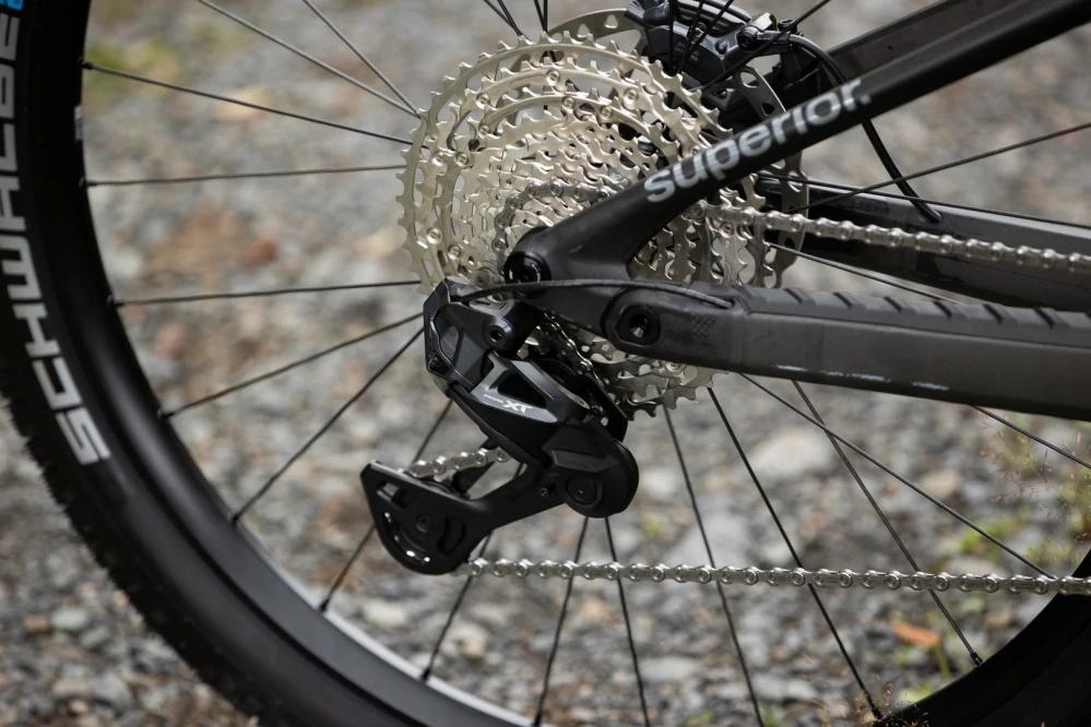 Superior iXF 9.7 lesklý chrom/matný uhlík