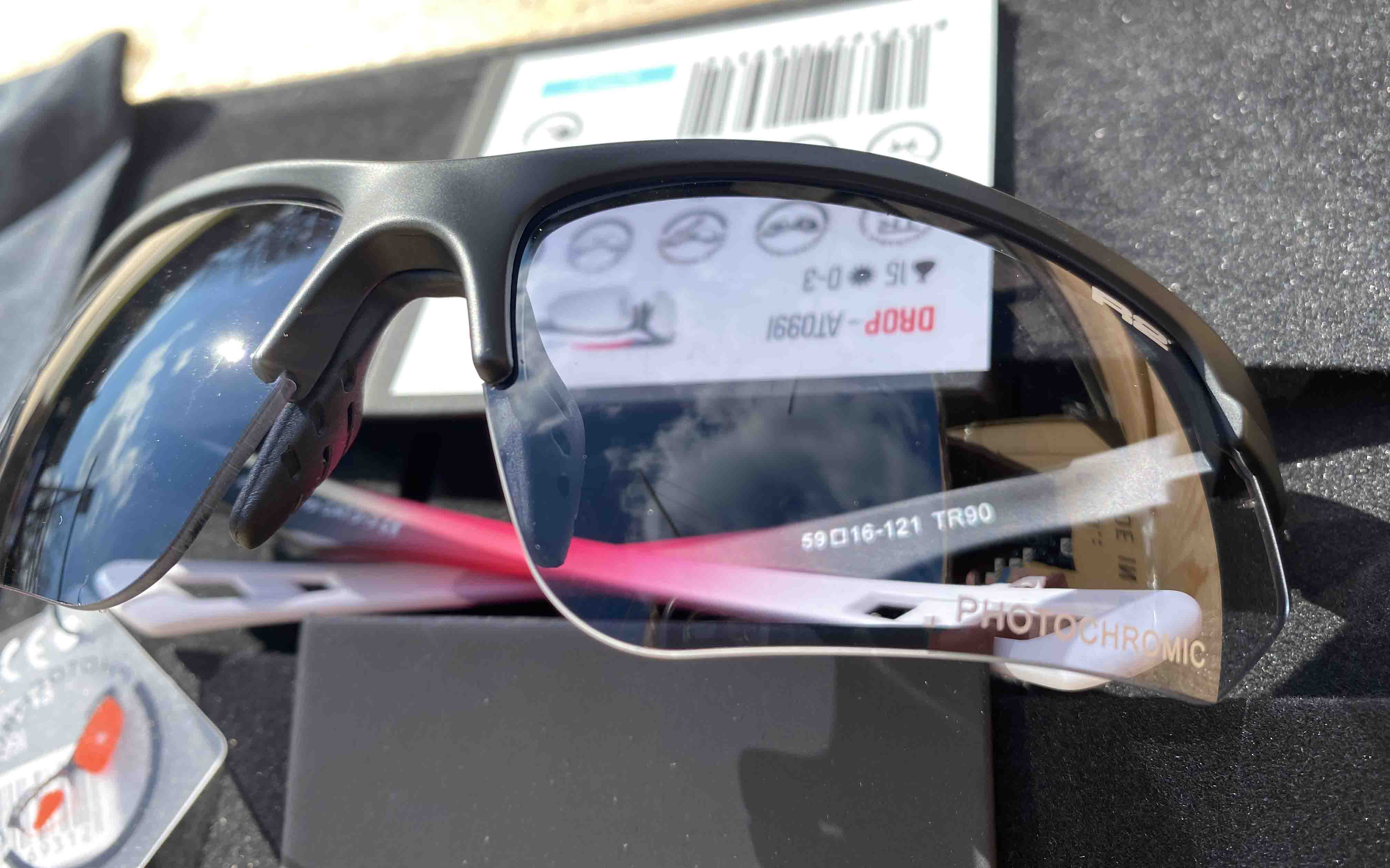 SPORTOVNÍ SLUNEČNÍ BRÝLE R2 DROP AT099I