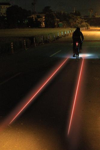 LEZYNE Zadní světlo LASER DRIVE černé, 250 Lumenů, USB