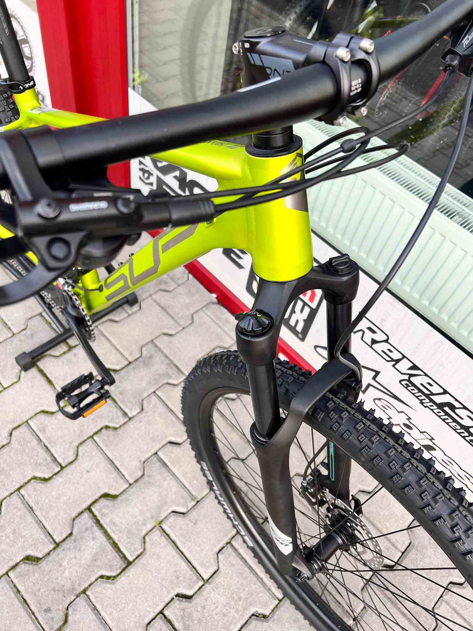 Superior XC 859 / Matte Lime Metallic/Chrome Silver