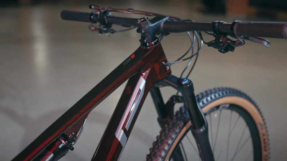 Superior TEAM XF 29 ISSUE R/GLOSS CARBON RED