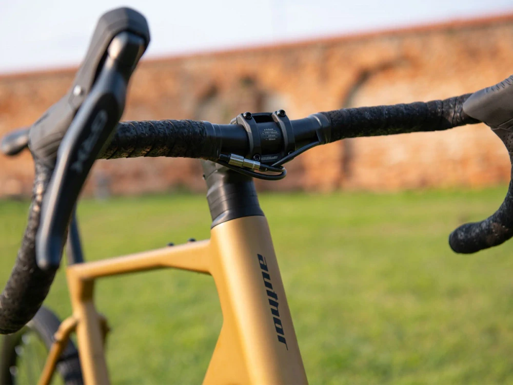 Author Guru 2.0 2025 - zlatá-matná/černá