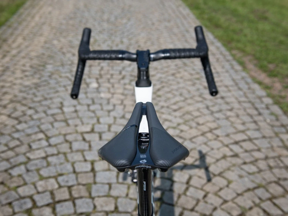 Author Charisma 66i 2025 - bílá/stříbrná