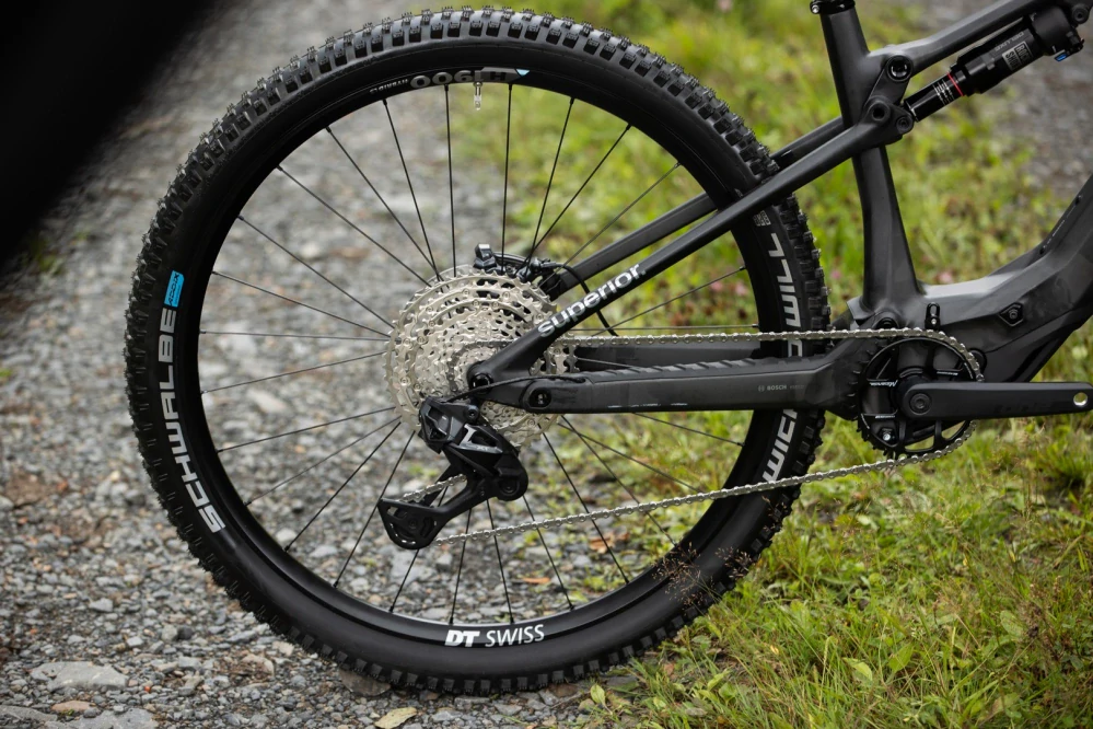 Superior iXF 9.7 lesklý chrom/matný uhlík