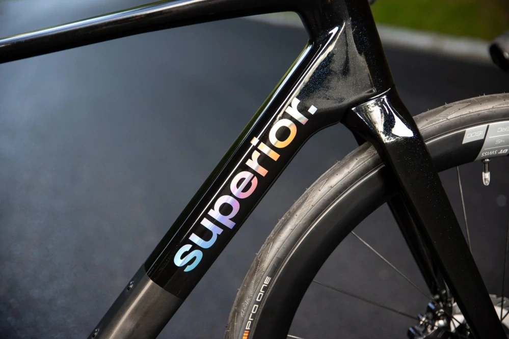 Superior XR 9.7 GF / Gloss Rainbow Black / Carbon