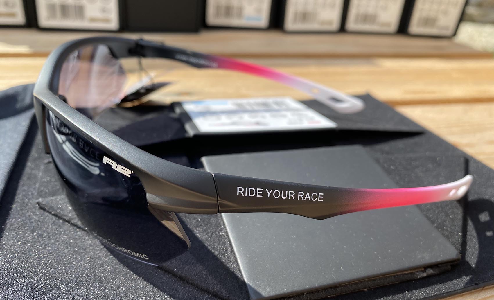 SPORTOVNÍ SLUNEČNÍ BRÝLE R2 DROP AT099I