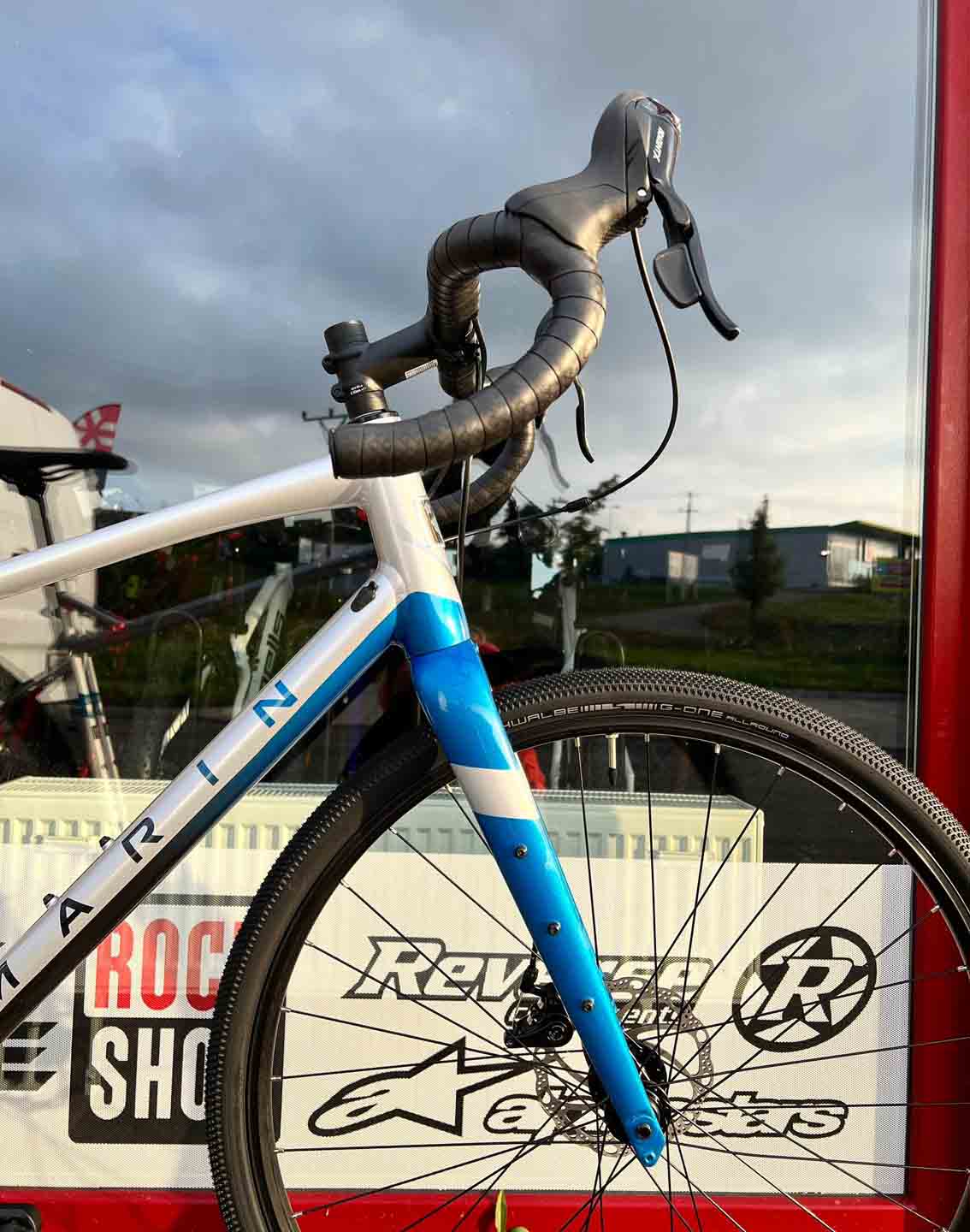 MARIN Gestalt X10, chrómová/modrá/čierna 