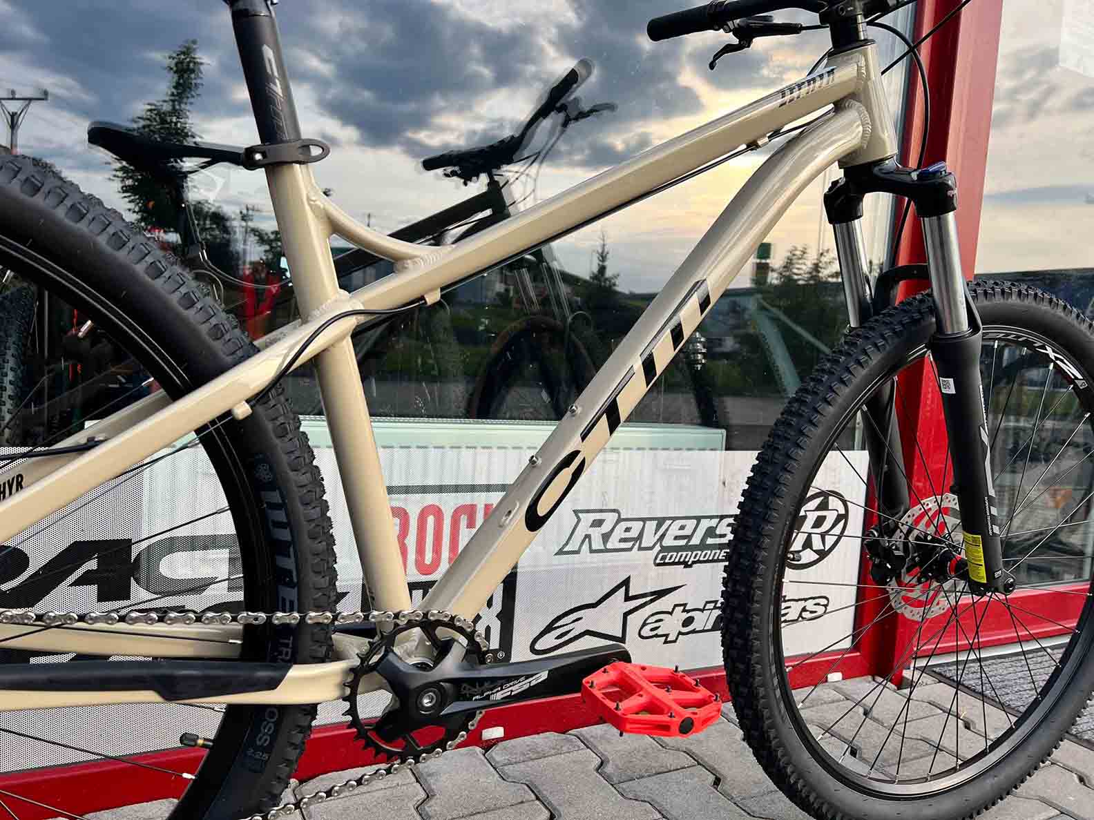 CTM ZEPHYR 29" pieskovcová