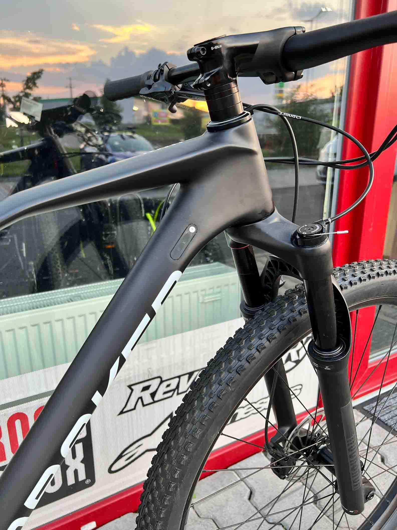 MONDRAKER CHRONO CARBON, CARBON/DIRTY WHITE