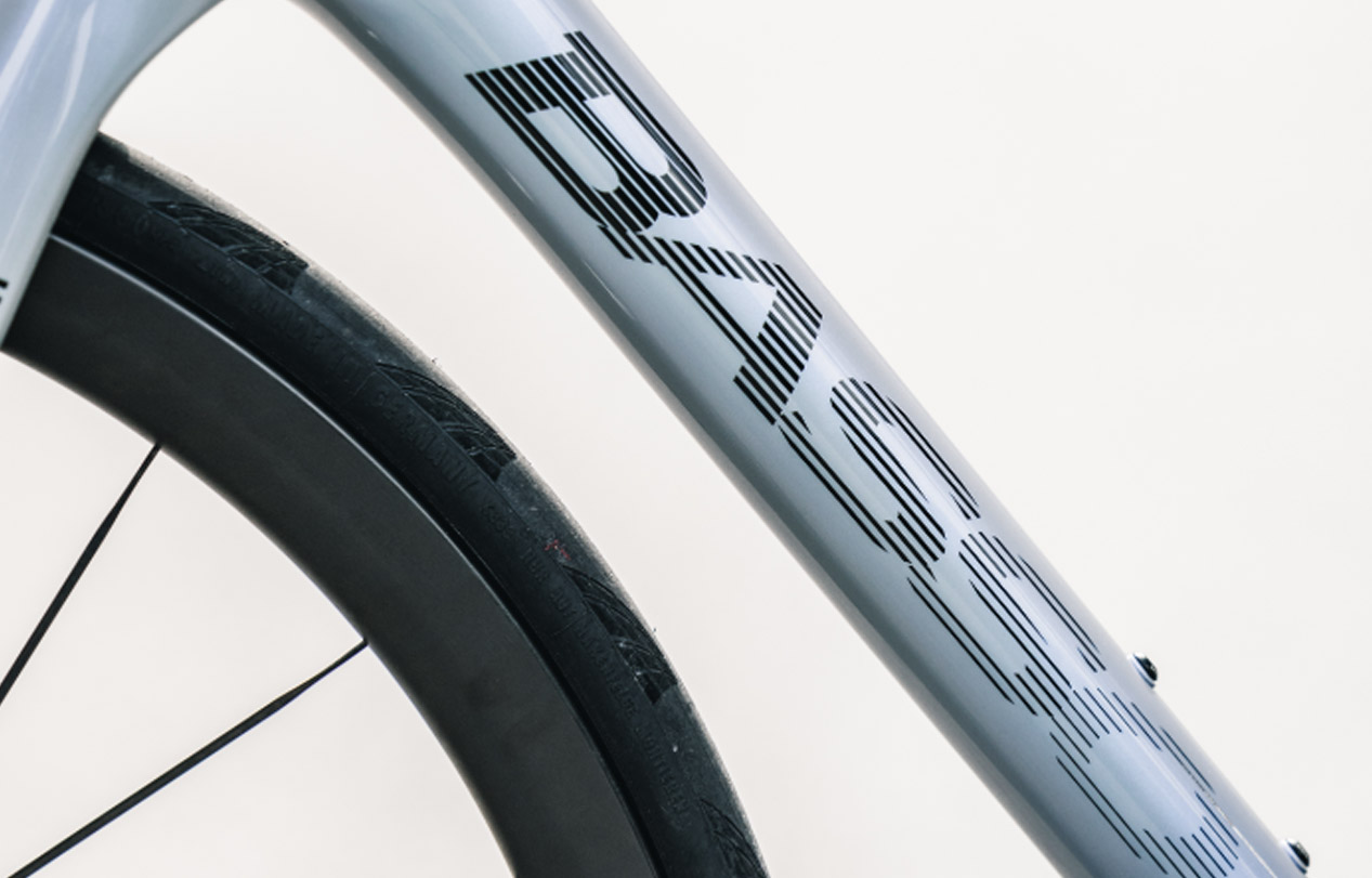 BASSO DIAMANTE DISC, FADE OPAL WHITE, SHIMANO ULTEGRA DI2, MICROTECH RE38