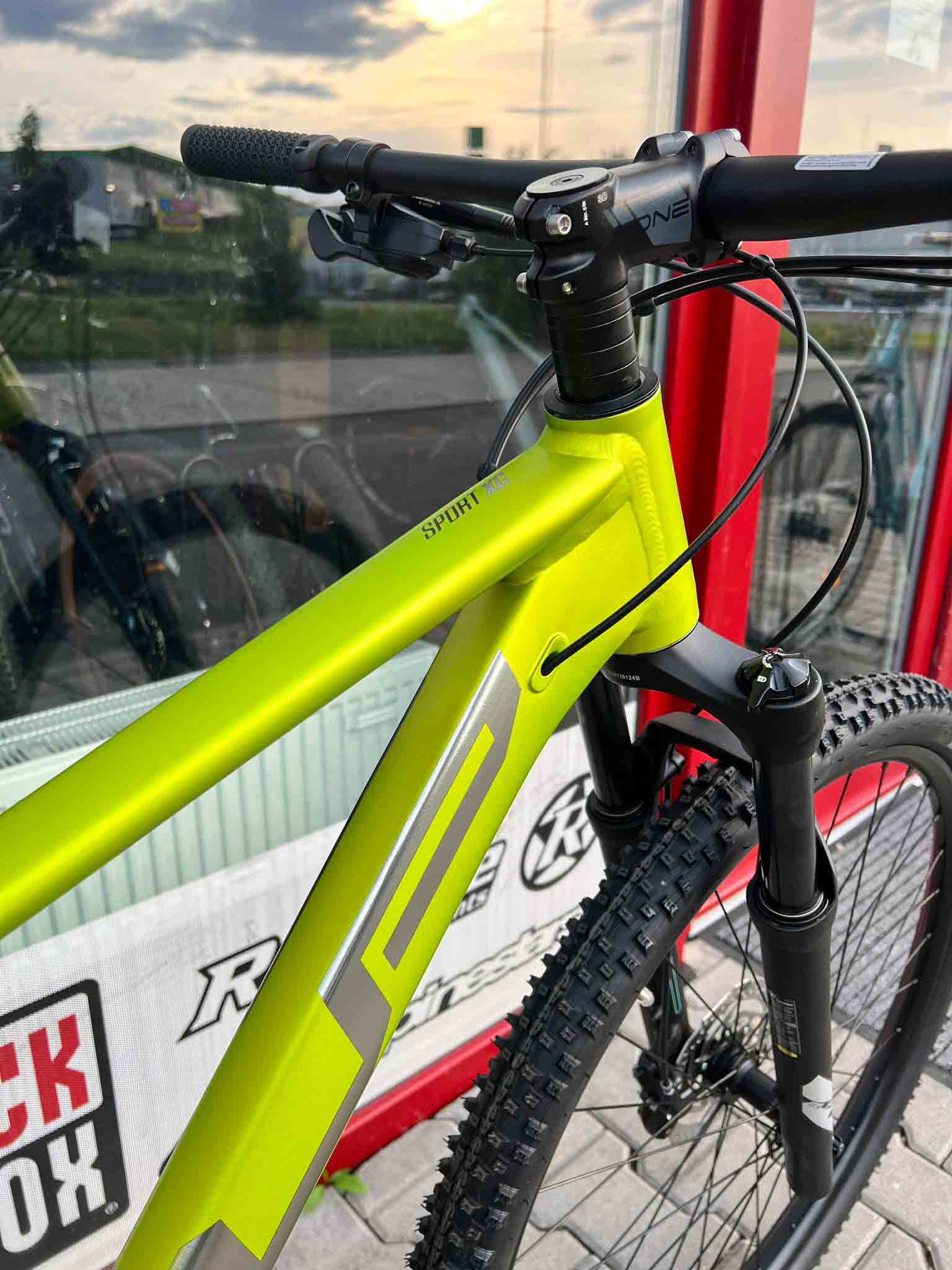 Superior XC 859 / Matte Lime Metallic/Chrome Silver