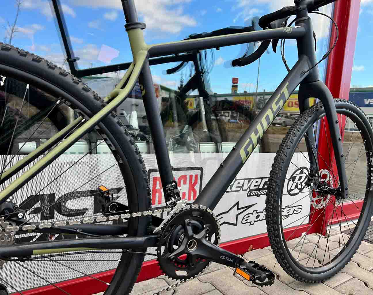 GHOST Asket AL Essential Black/Light Khaki