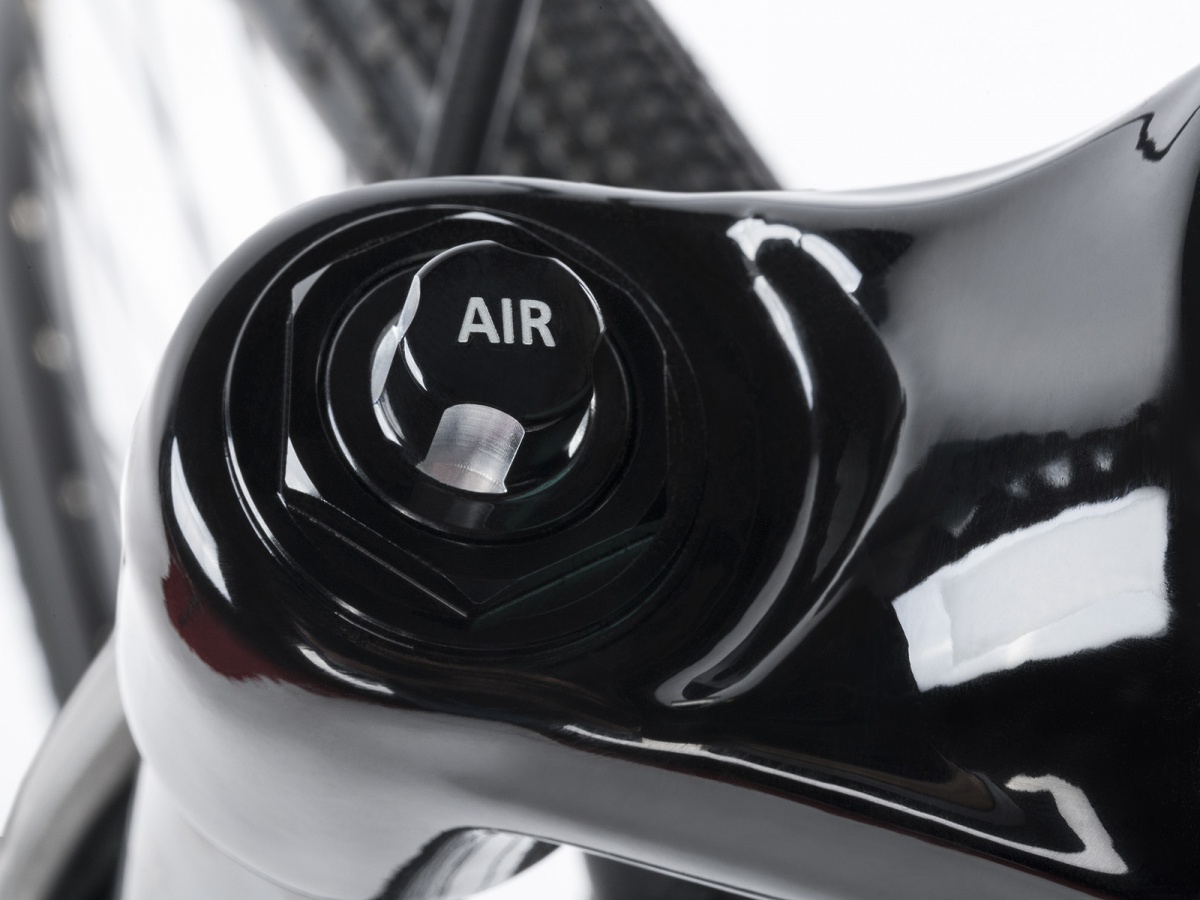 Author Synergy 2023 - karbon/limeta/zelená/černá