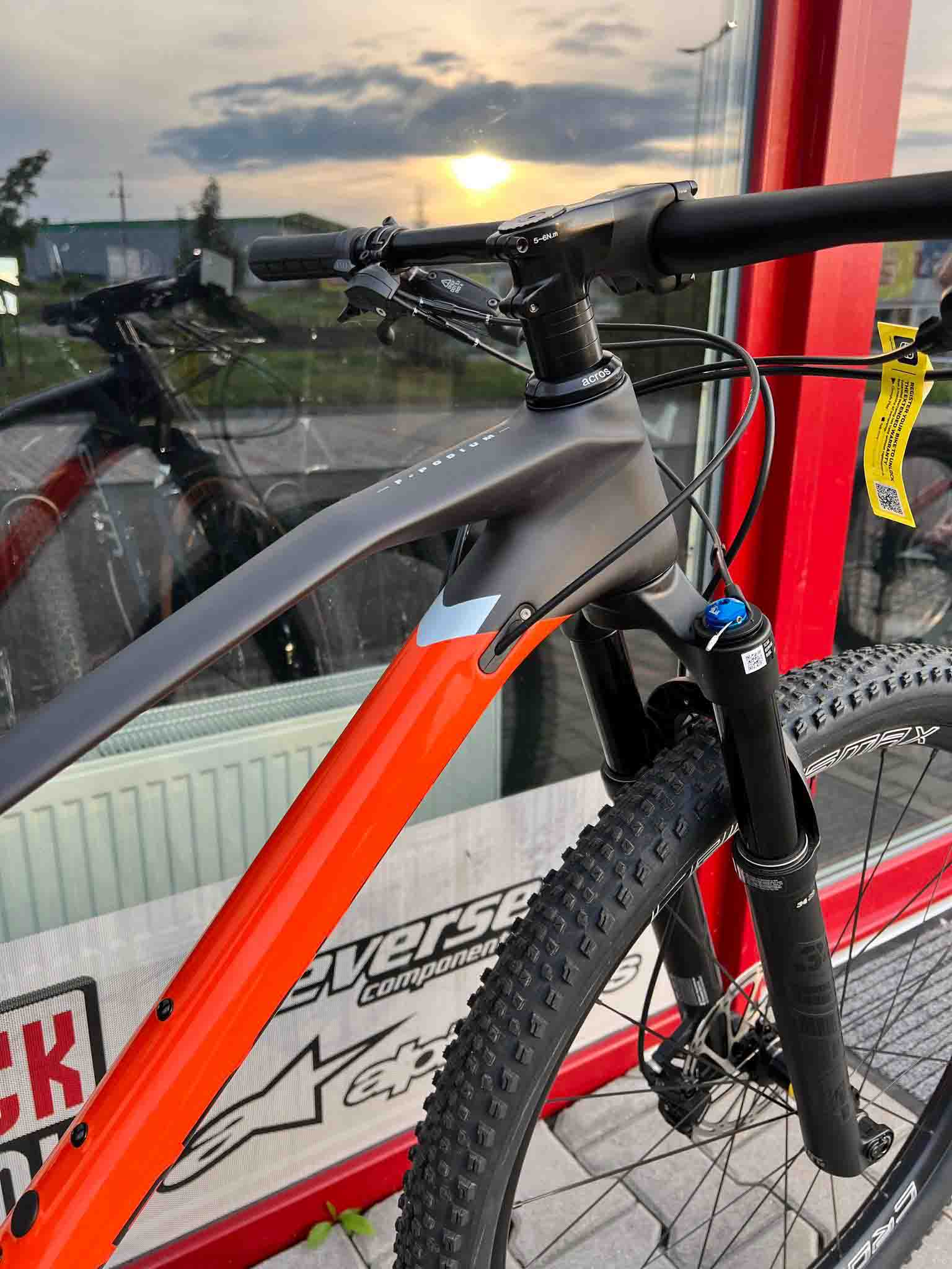 MONDRAKER F-PODIUM CARBON, CARBON/ORANGE