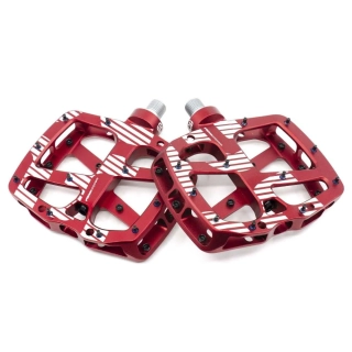 Plus Flat Pedal | Aluminum Body | 22 Pins | Red
